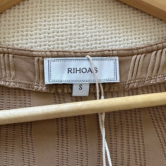 RIHOAS NWT Ribbed Textured V-Neck Brown Coquette Long Sleeve - Picture 5 of 6